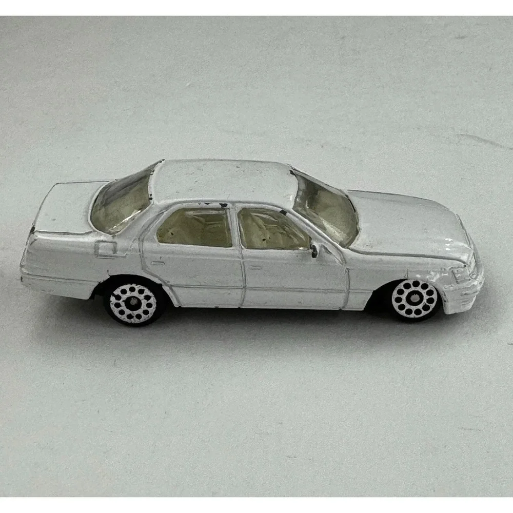 Zee‎ Toys Zyll D114 White Toyota Celsior Lexus LS400 Sedan Diecast Car Vtg 1/64